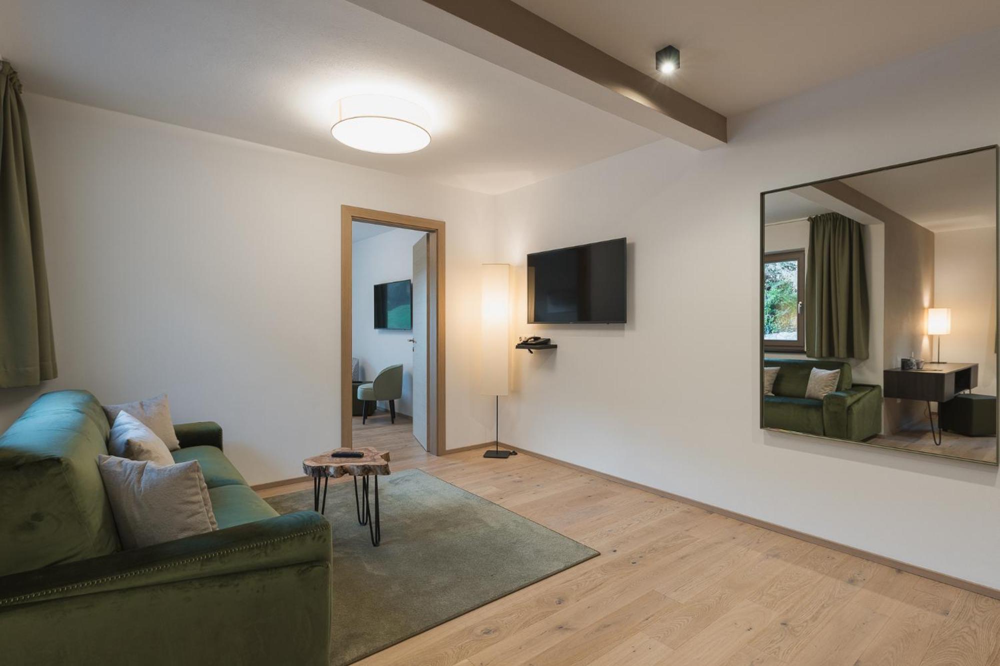 Oliven- & Genusshotel Hirzer Schenna Pokoj fotografie