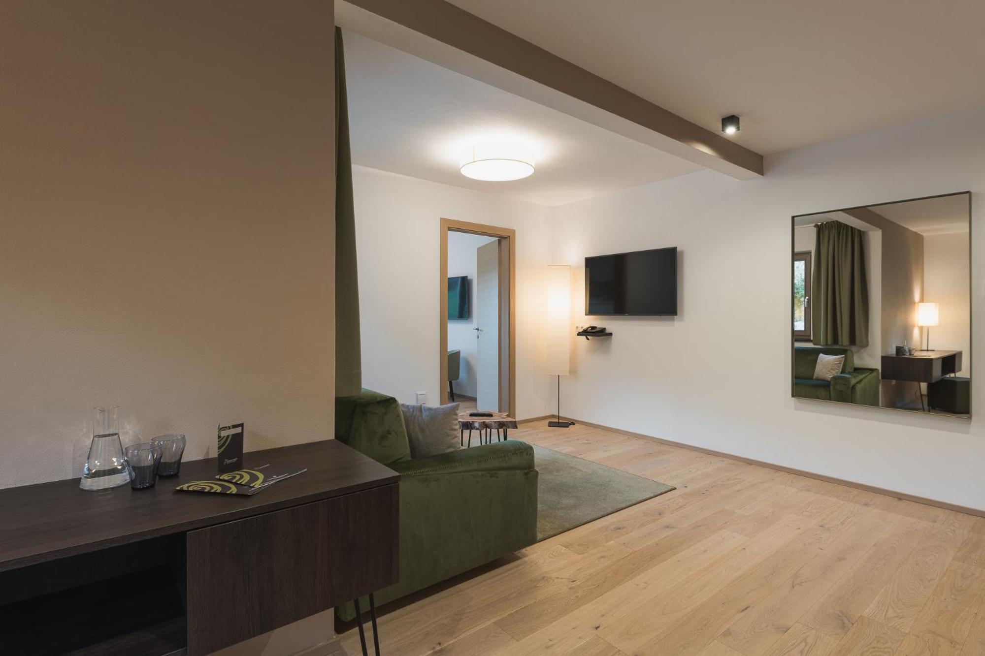 Oliven- & Genusshotel Hirzer Schenna Pokoj fotografie