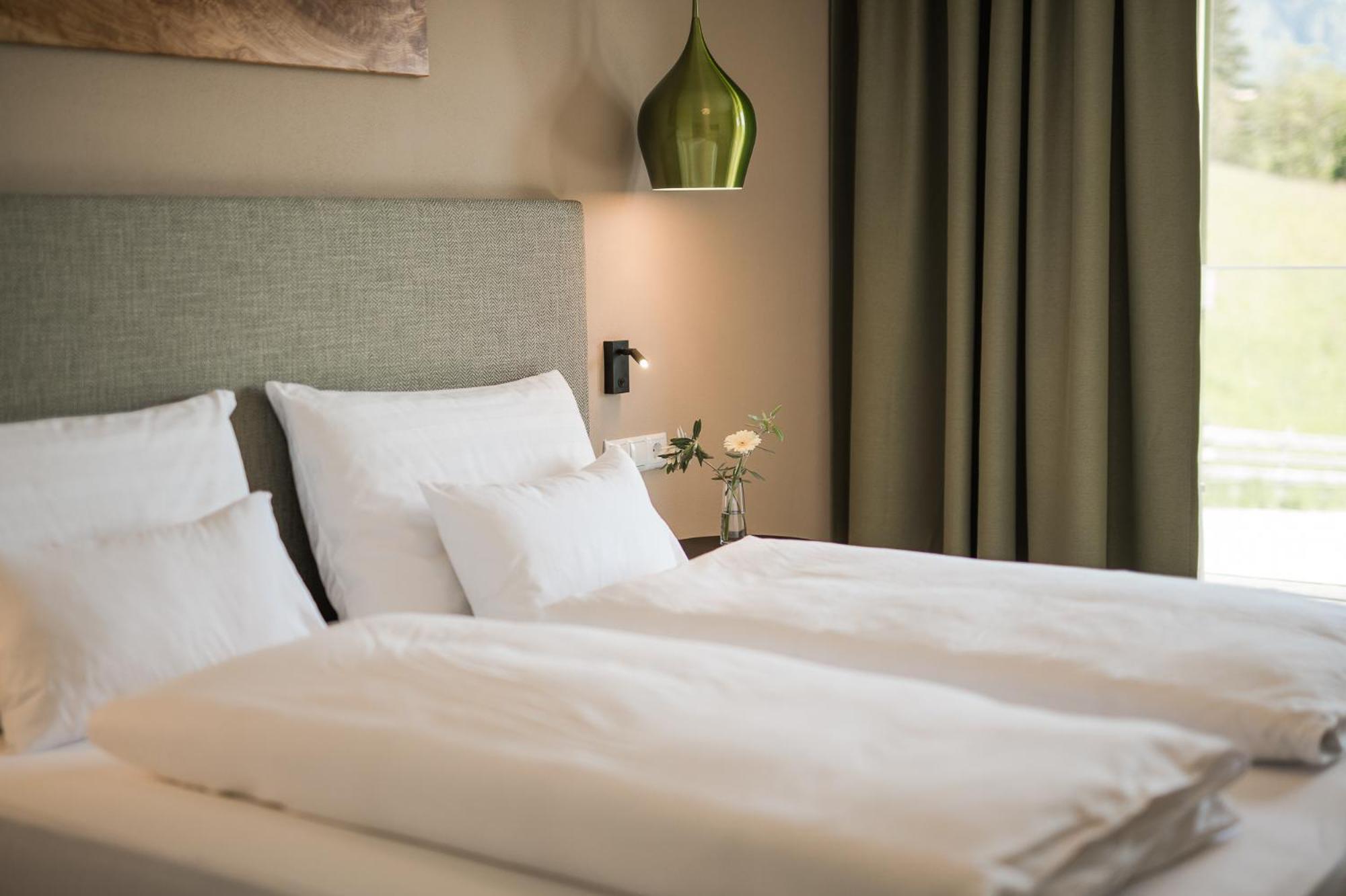 Oliven- & Genusshotel Hirzer Schenna Pokoj fotografie